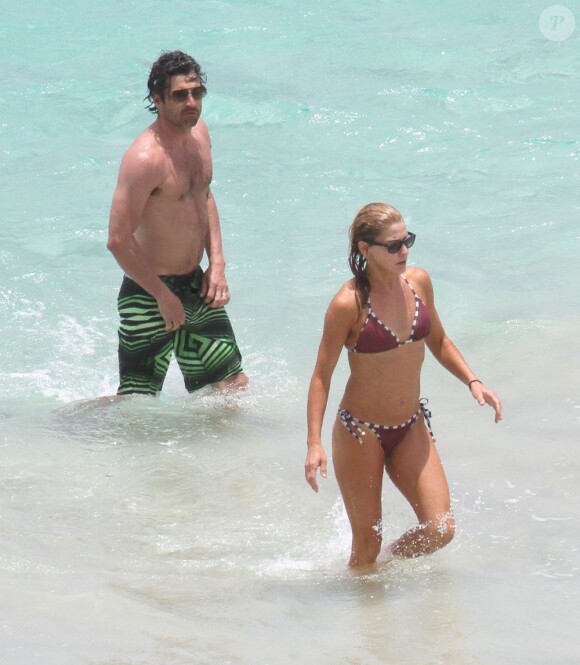 Exclusif - Prix Special - No Web - No Blog - Patrick Dempsey en vacances sur une plage avec sa femme Jillian et leurs enfants Tallulah, Darby et Sullivan aux Caraibes, le 14 mai 2013.  Please hide children's face prior to the publication For Germany call for price Exclusive - No Web - No Blog - Patrick Dempsey enjoys a sunny Caribbean vacation with his wife Jillian and three children Tallulah, Darby and Sullivan on May 14, 2013.14/05/2013 - Caraibes