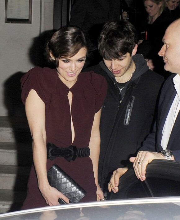 Keira Knightley et son fiancé James Righton le 31 janvier 2012 à Londres.