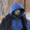 Kanye West, initiateur de la tendance pantalon en cuir chez les hommes, porte un modèle Bottega Veneta avec un manteau en fourrure, un sweater Maison Martin Margiela, un t-shirt Robert Geller et des bottines Timberland. New York, novembre 2012.