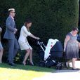  Ayda Field, la femme de Robbie Williams et leur fille Theodora Rose, ont assisté au mariage du père du chanteur, à Wiltshire en Angeleterre, le 1er mai 2013. 