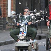 Robbie Williams : Biker déjanté avant l'étonnant mariage de son père Pete !