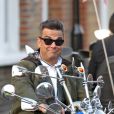 Exclusif - Robbie Williams à Londres pour tourner son nouveau clip avec le rappeur Dizzee Rascal, le 30 avril 2013.