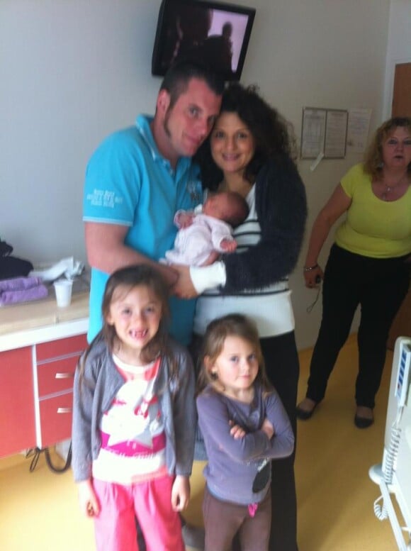 Norbert Tarayre présente sa troisième fille née mercredi 1er mai 2013