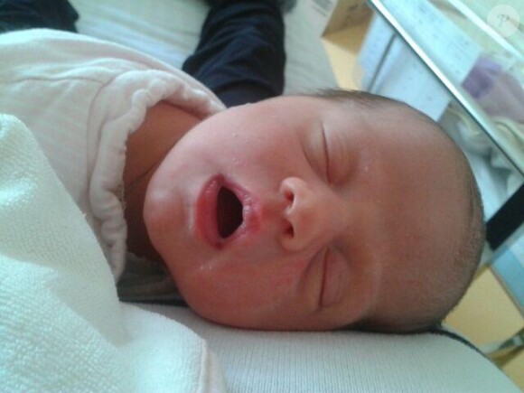 Norbert Tarayre présente sa troisième fille née mercredi 1er mai 2013 - Elle est adorable !