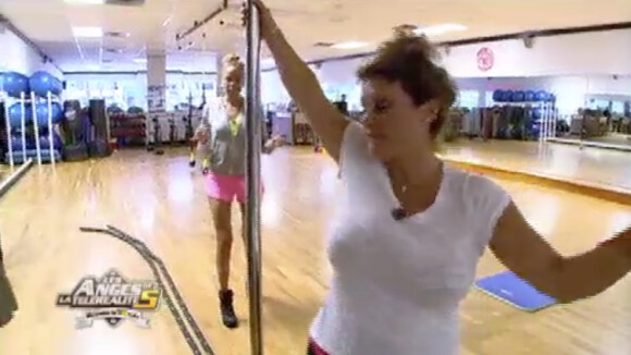 Les Anges de la télé-réalité 5 : Fred fait du pole-dance, Aurélie chanteuse