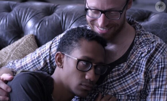 Un couple gay dans le clip de Never Should Have d'Ashanti réalisé par Sanji Senaka. La chanson est extraite de l'album BraveHeart, disponible le 10 juin.