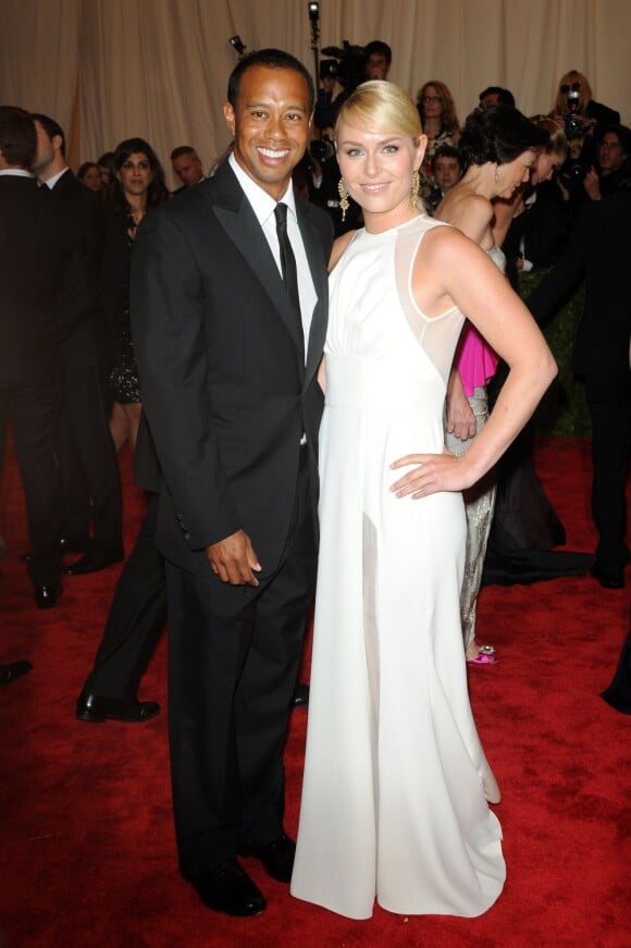 Tiger Woods et sa petite amie Lindsay Vonn assistent au gala Punk : Chaos to Couture du Costume Institute au Metropolitan Museum of Art. New York, le 6 mai 2013.