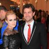 Diane Kruger ravissante en robe Chanel haute couture (collection printemps-été 2013) et Joshua Jackson assistent au gala Punk : Chaos to Couture du Costume Institute au Metropolitan Museum of Art. New York, le 6 mai 2013.