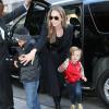 Angelina Jolie et deux de ses enfants Pax et Shiloh à New York le 5 avril 2013.