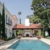 L'acteur américain Kelsey Grammer a vendu sa jolie maison de Beverly Hills, pour la somme de 6,7 millions de dollars.