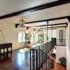 L'acteur américain Kelsey Grammer a vendu sa jolie maison de Beverly Hills, pour la somme de 6,7 millions de dollars.