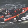 Les secours sur zone après que Team Artemis Racing a chaviré dans la baie de San Francisco le 9 mai 2013 dans le cadre de la Coupe de l'America