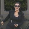 La star de télé-réalité Kim Kardashian, enceinte, sort de son cours de sport avec son amie Brittny Gastineau à Los Angeles, le 11 mai 2013