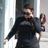 Kim Kardashian, enceinte, sort de son cours de sport avec son amie Brittny Gastineau à Los Angeles, le 11 mai 2013