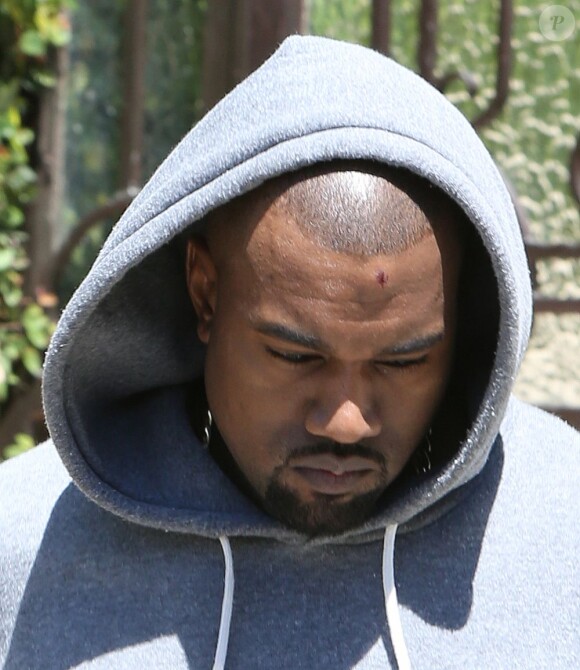 Kayne West quitte la maison de Kim Kardashian, à Los Angeles, le 11 mai 2013