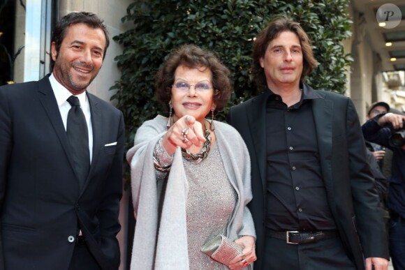 Bernard Montiel, Claudia Cardinale et le sculpteur Richard Orlinski à la 4eme édition du Global Gift Gala au George-V à Paris, le 13 mai 2013.