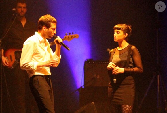 Alex Beaupain et Camélia Jordana sur la scène de l'Olympia à Paris, le 13 mai 2013.