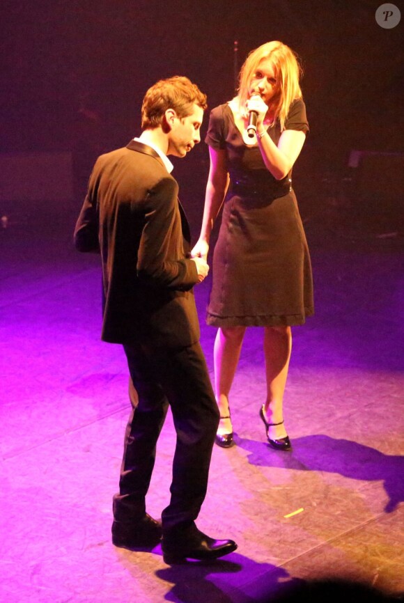 Alex Beaupain et Ludivine Sagnier sur la scène de l'Olympia à Paris, le 13 mai 2013.