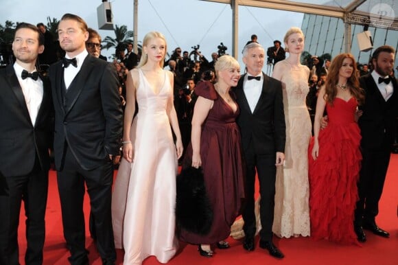 Tobey Maguire, Leonardo DiCaprio, Carey Mulligan, Catherine Martin, Baz Luhrmann, Elizabeth Debicki, Isla Fisher et Joel Edgerton à la montée des marches de Gatsby le Magnifique en cérémonie d'ouverture du Festival de Cannes, le 15 mai 2013.