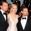 Leonardo DiCaprio, Carey Mulligan, Tobey Maguire posent à la montée des marches de Gatsby le Magnifique en cérémonie d'ouverture du Festival de Cannes, le 15 mai 2013.