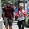 Britney Spears dans les rues de Thousand Oaks avec son petit ami Daivd Lucado, le 16 mai 2013.