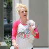 Britney Spears se balade avec son petit ami David Lucado dans les rues de Thousand Oaks, le 16 mai 2013.