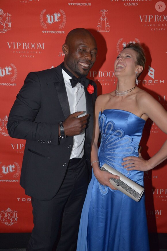 Lorie hilare au côté de Jimmy Jean-Louis à la soirée d'ouverture du VIP Room à Cannes le 15 mai 2013.