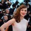 Louise Bourgoin sur le tapis rouge du Palais des Festivals pour la projection du film Le Passé, à la 66e édition du Festival de Cannes, le 17 mai 2013.