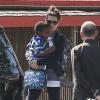L'actrice Sandra Bullock va chercher son fils Louis à l'école à Los Angeles, le 17 mai 2013.