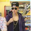 Le chanteur Justin Bieber s'arrête à une station service pour acheter à manger à Hollywood, le 16 mai 2013.