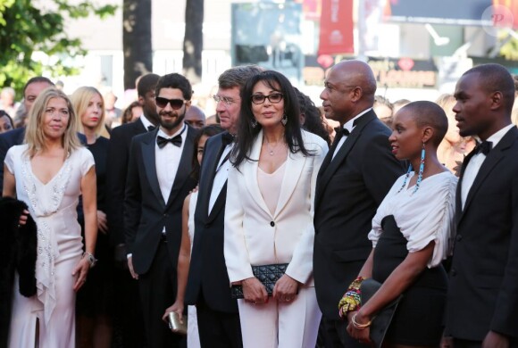 La ministre Yamina Benguigui entourée de Raoul Peck et de réalisateurs francophones lors de la Montée des marches du film Le Passé. 66e Festival du film de Cannes, le 17 mai 2013