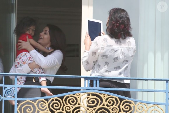 Aishwarya Rai et sa fille Aaradhya à l'Hôtel Martinez, à Cannes le 19 mai 2013.