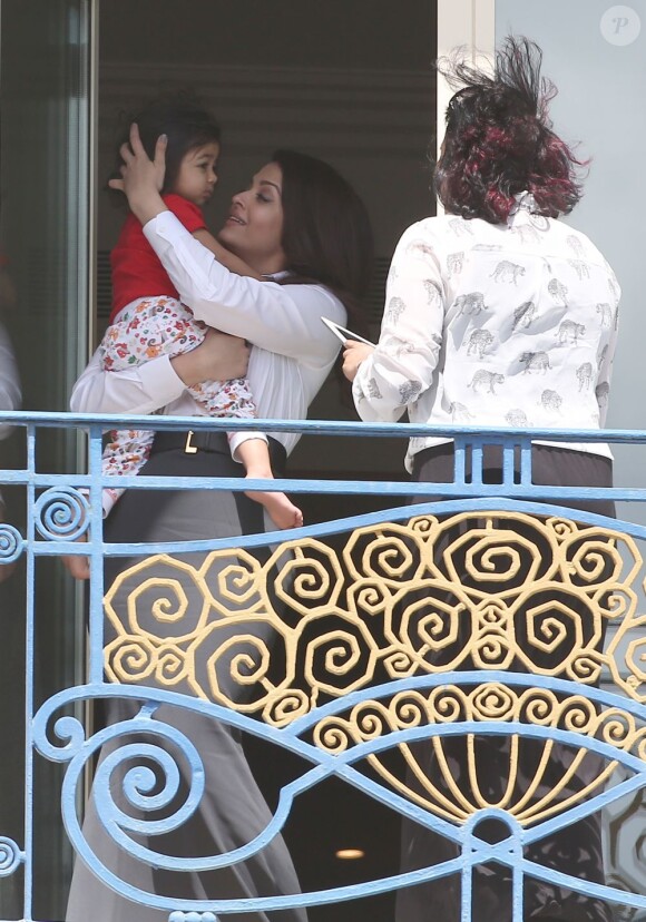 Aishwarya Rai et sa fille Aaradhya à l'Hôtel Martinez, à Cannes le 19 mai 2013.