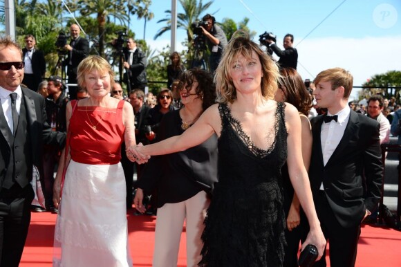 Valeria Bruni-Tedeschi, Marisa Borini lors de la montée des marches du film Un château en Italie au Festival de Cannes le 20 mai 2013
