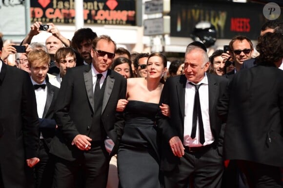 Xavier Beauvois, Céline Salette et André Wilms lors de la montée des marches du film Un château en Italie au Festival de Cannes le 20 mai 2013