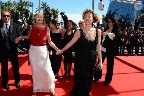 Valeria Bruni-Tedeschi, Marisa Borini lors de la montée des marches du film Un château en Italie au Festival de Cannes le 20 mai 2013