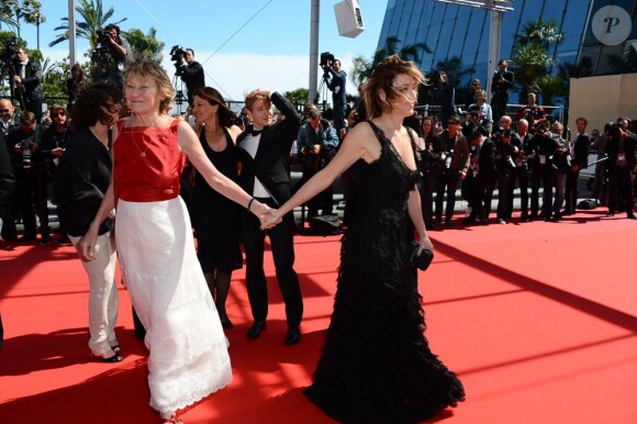 Valeria Bruni-Tedeschi, Marisa Borini lors de la montée des marches du film Un château en Italie au Festival de Cannes le 20 mai 2013