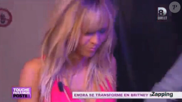 Enora Malagré en Britney Spears sur le plateau de Touche pas à mon poste, le 20 mai 2013 sur D8