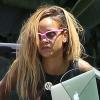Exclusif - Rihanna arrive à un studio d'enregistrement à bord d'une Porsche Turbo S à Long Beach, près de Los Angeles. Le 20 mai 2013.