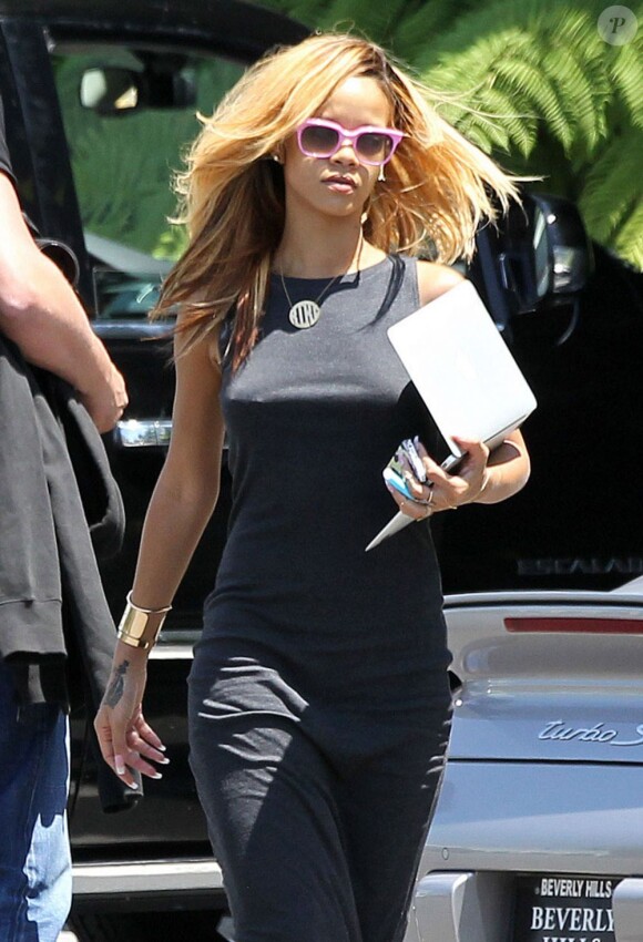 Exclusif - Rihanna arrive à un studio d'enregistrement à Long Beach, près de Los Angeles. Le 20 mai 2013.