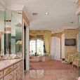 L'acteur Martin Lawrence a mis en vente sa sublime maison de Beverly Hills pour 26,5 millions de dollars.
