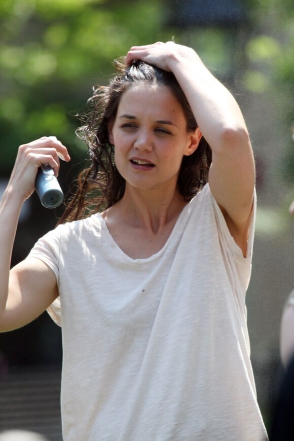 Katie Holmes, séductrice et naturelle, sur le tournage du long métrage Mania Days, à New York, le 21 mai 2013.