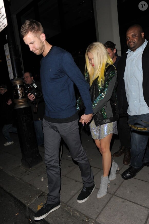 Calvin Harris et Rita Ora lors d'une sortie romantique à Londres, le 23 mai 2013.