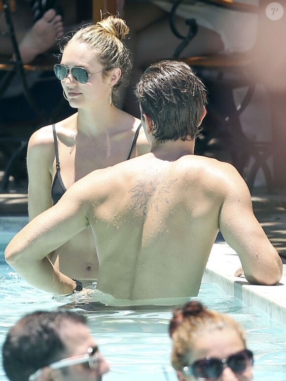 Candice Swanepoel et son petit ami Hermann Nicoli à Miami, le 25 mai 2013.