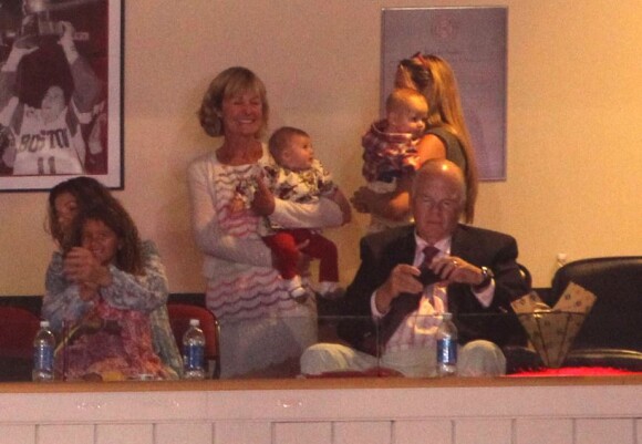 Exclusif - La famille de Tom Brady réuni au grand complet pour assister à la cérémonie de remise de diplôme de Nancy Brady. Boston, le 18 mai 2013.