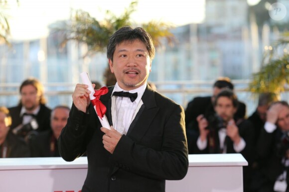 Hirokazu Kore-Eda (Prix du jury pour Tel Père, Tel Fils) au photocall de la remise des palmes lors du 66e Festival de Cannes, le 26 mai 2013.