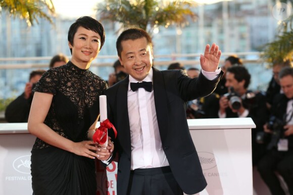 Tao Zhao et Jia Zhangke (Prix du scénario pour A Touch Of Sin) au photocall de la remise des palmes lors du 66e Festival de Cannes, le 26 mai 2013.