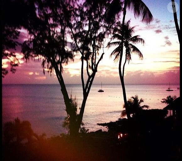 Gabe Saporta, jeune marié, a posté une photo paradisiaque de la Barbade sur son profil Twitter.
