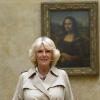 Camilla Parker Bowles, qui a pris bien soin de ne pas se mettre devant La Joconde, a pu savourer une visite privée du Musée du Louvre, mardi 28 mai 2013 lors de la fermeture hebdomadaire de l'établissement, avant de reprendre l'Eurostar pour rentrer à Londres après sa visite de deux jours.