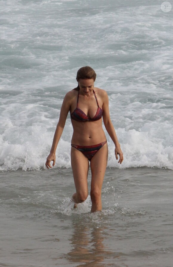 Heather Graham se baigne à Rio de Janeiro, le 28 mai 2013.
